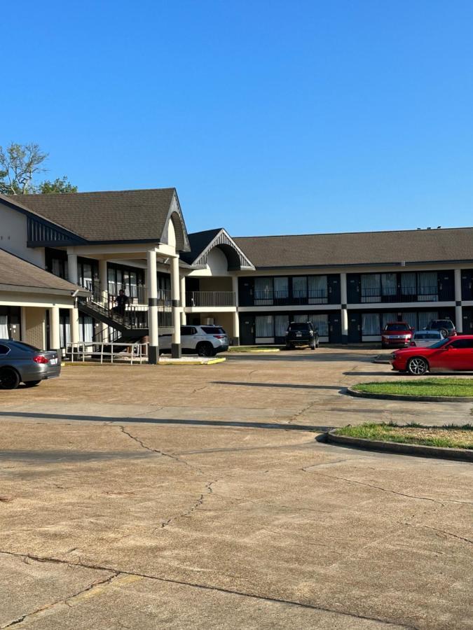 Oakwood Inn Oakdale Exterior photo